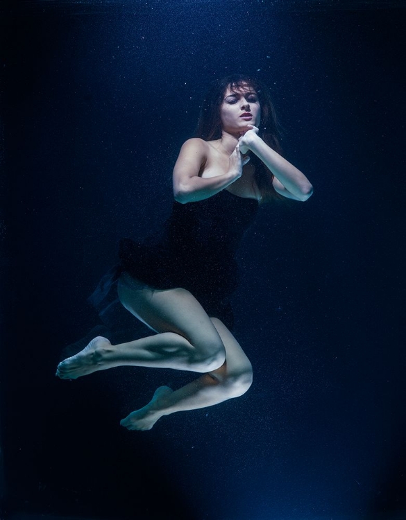 Picture of UNDERWATER ARTISTIC PORTRAIT SHOOTING