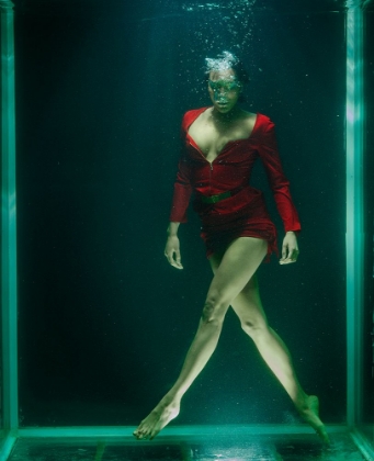 Picture of UNDERWATER ARTISTIC PORTRAIT SHOOTING