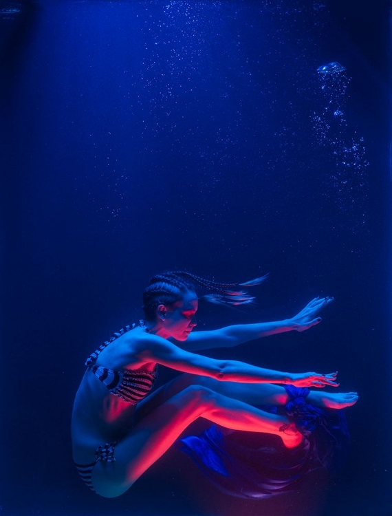 Picture of UNDERWATER ARTISTIC PORTRAIT SHOOTING