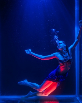 Picture of UNDERWATER ARTISTIC PORTRAIT SHOOTING