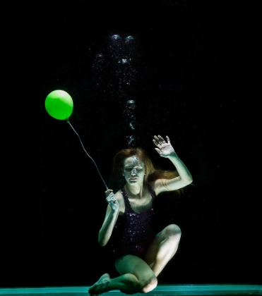 Picture of UNDERWATER ARTISTIC PORTRAIT SHOOTING