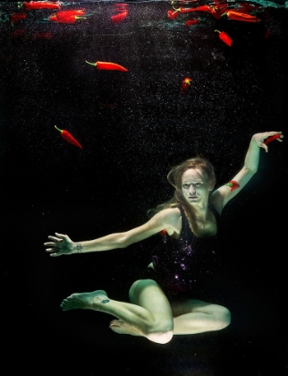 Picture of UNDERWATER ARTISTIC PORTRAIT SHOOTING