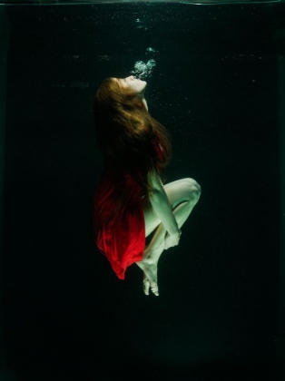 Picture of UNDERWATER ARTISTIC PORTRAIT SHOOTING