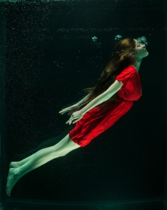 Picture of UNDERWATER ARTISTIC PORTRAIT SHOOTING