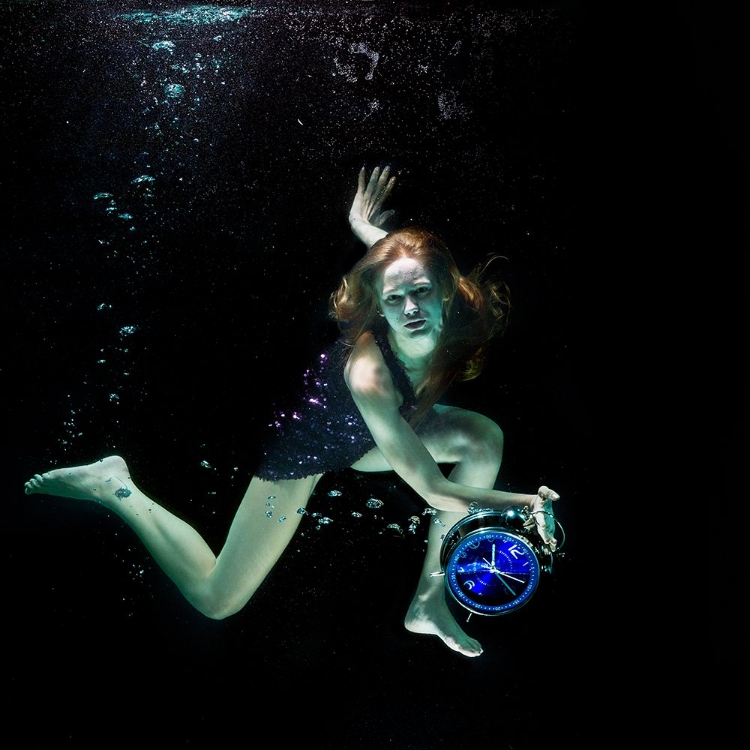 Picture of UNDERWATER ARTISTIC PORTRAIT SHOOTING