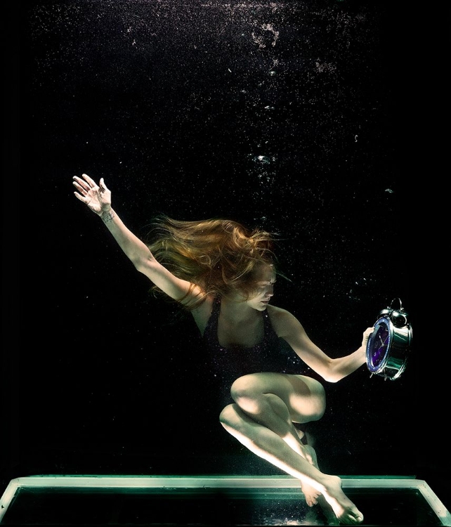 Picture of UNDERWATER ARTISTIC PORTRAIT SHOOTING