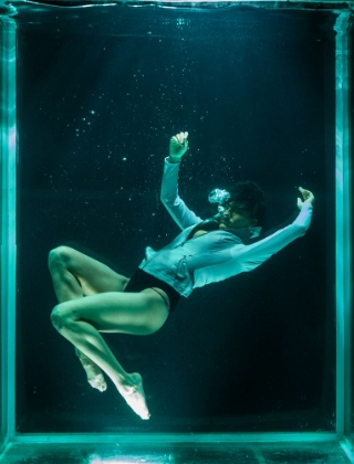 Picture of UNDERWATER ARTISTIC PORTRAIT SHOOTING