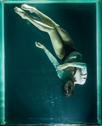 Picture of UNDERWATER ARTISTIC PORTRAIT SHOOTING