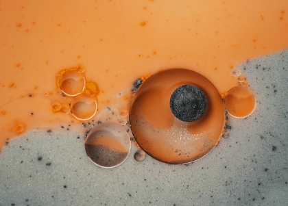 Picture of FLUID ORANGE GREY SILVER MACRO PHOTO