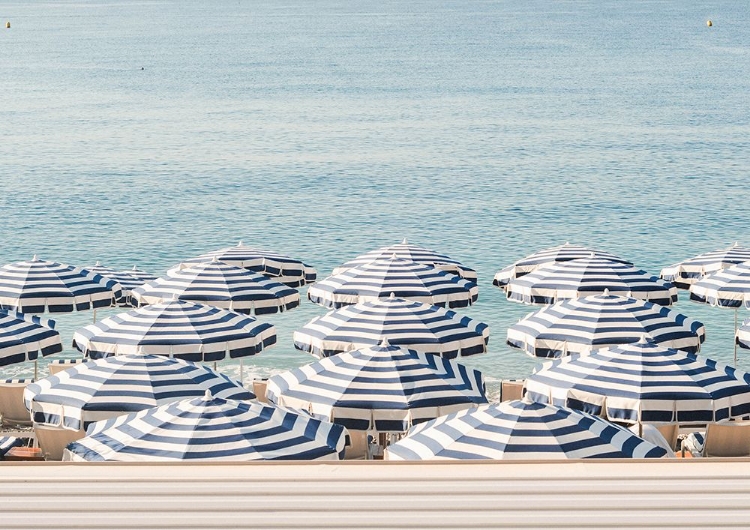 Picture of STRIPED BEACH UMBRELLAS