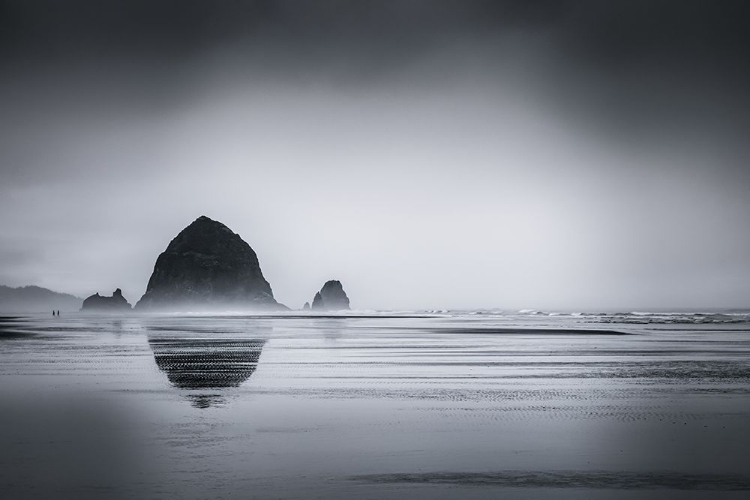 Picture of FOG SURROUNDS HAYSTACK ROCK