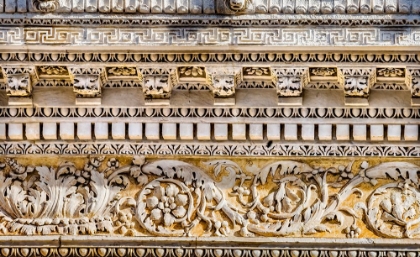 Picture of DECORATIONS MAISON CARREE-NIMES-GARD-FRANCE. TEMPLE CREATED IN 7 AD.