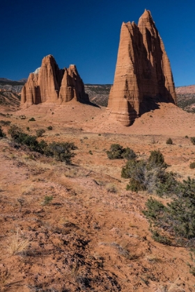 Picture of USA-UTAH. ERODING SEDIMENTARY LAYERS-SANDSTONE FORMATION-CAPITOL REEF NATIONAL PARK