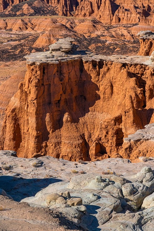 Picture of USA-UTAH. GEOLOGICAL FEATURES IN THE LOWER SOUTH DESERT-CAPITOL REEF NATIONAL PARK