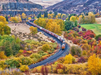 Picture of USA-WASHINGTON STATE-KITTITAS COUNTY. BURLINGTON NORTHERN SANTA FE TRAIN ALONG THE YAKIMA RIVER.