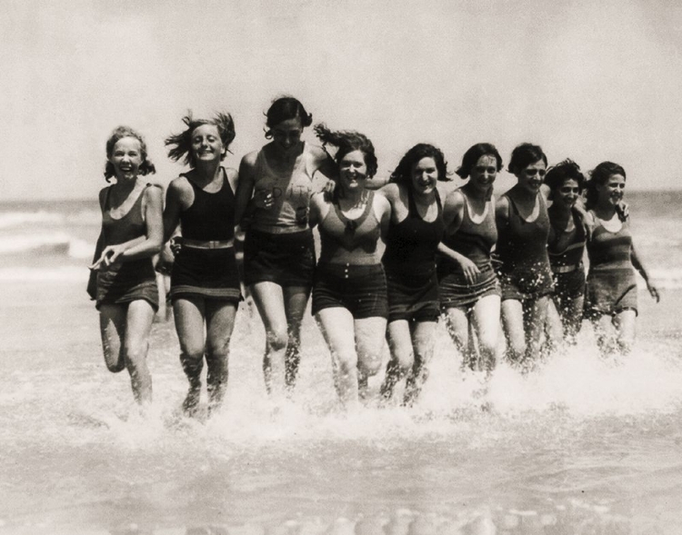 Picture of WOMEN SURFERS