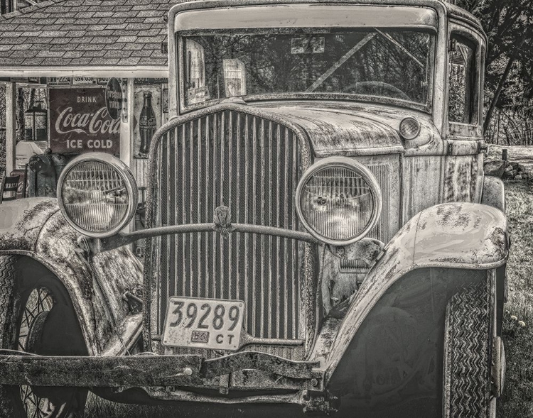 Picture of ANTIQUE CAR AT FILLING STATION
