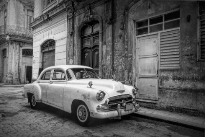 Picture of VINTAGE WHITE CAR IN HAVANA
