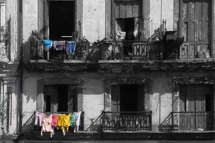 Picture of LAUNDRY IN OLD HAVANA