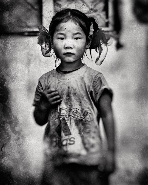 Picture of GIRL WITH HAIR BOWS