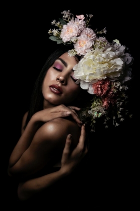 Picture of WOMEN PORTRAIT WITH FLOWER