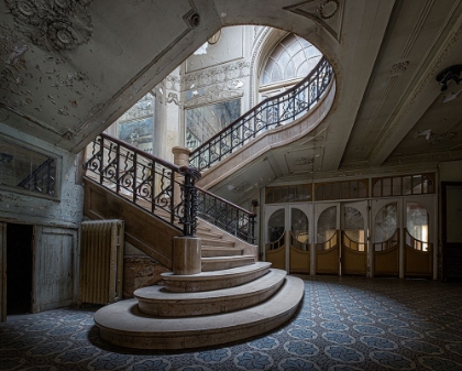Picture of THE OLD STAIRCASE