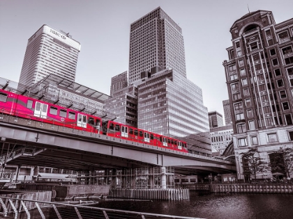 Picture of HIGH RISE BUILDINGS AND A TRAIN, CANARY WHARF, LONDON