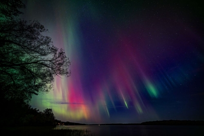 Picture of NORTHERN LIGHTS OVER THE RIVER
