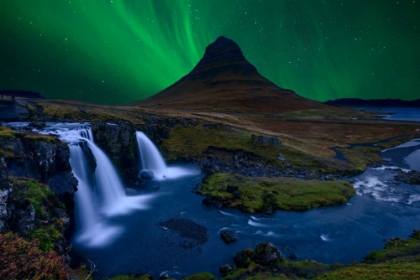 Picture of KIRKJUFELL...   UNDER A BOREAL GREEN SKY