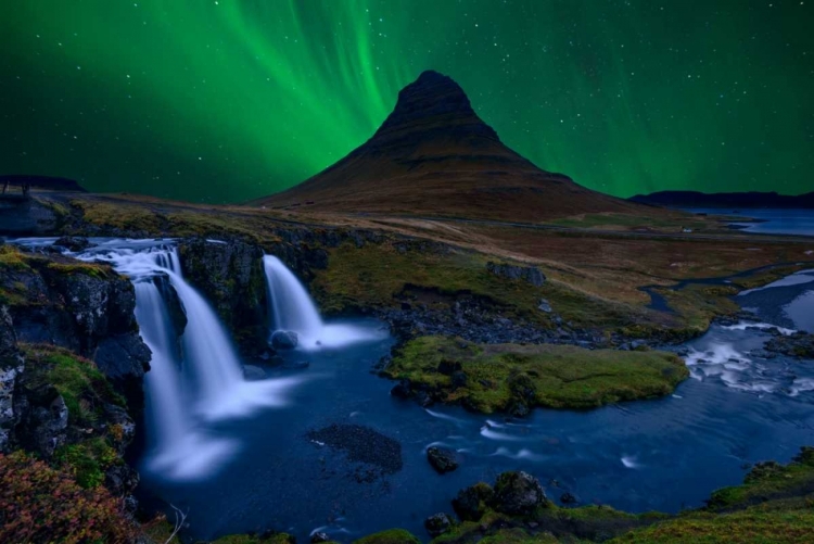 Picture of KIRKJUFELL...   UNDER A BOREAL GREEN SKY