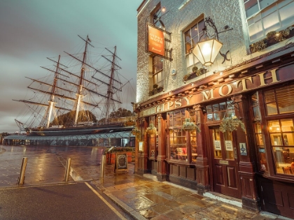 Picture of CUTTY SARK AND THE GIPSY MOTH PUB